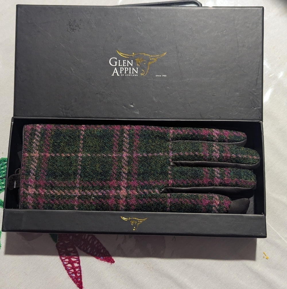 Glen Appin Pink and Green Plaid Gloves
